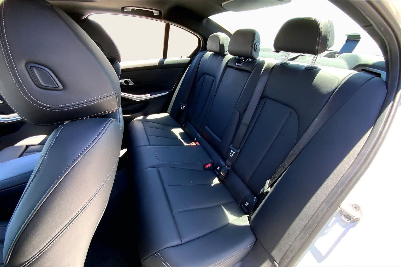 2025 BMW 3 Series 330i - Photo 21
