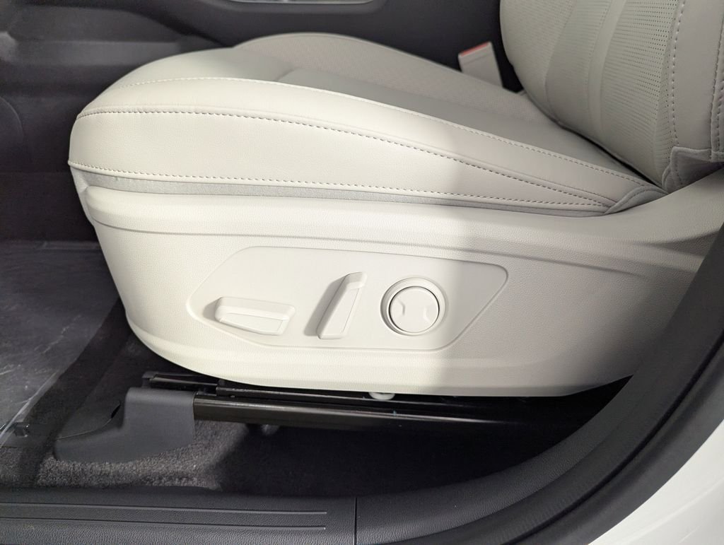 New 2026 Glacial White Pearl Kia EX image 13