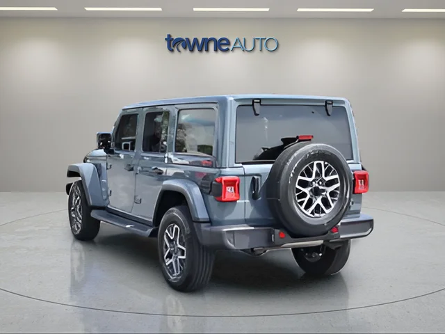 Used 2024 Gray Jeep Sahara image 5