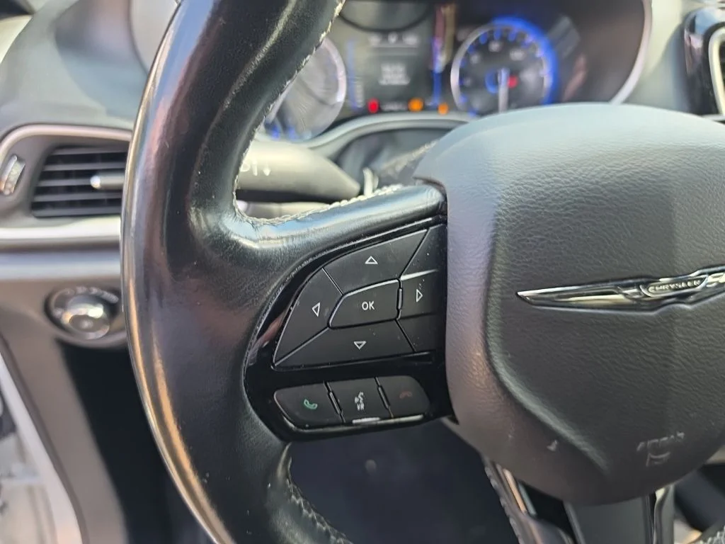 Used 2020 White Chrysler Touring image 21