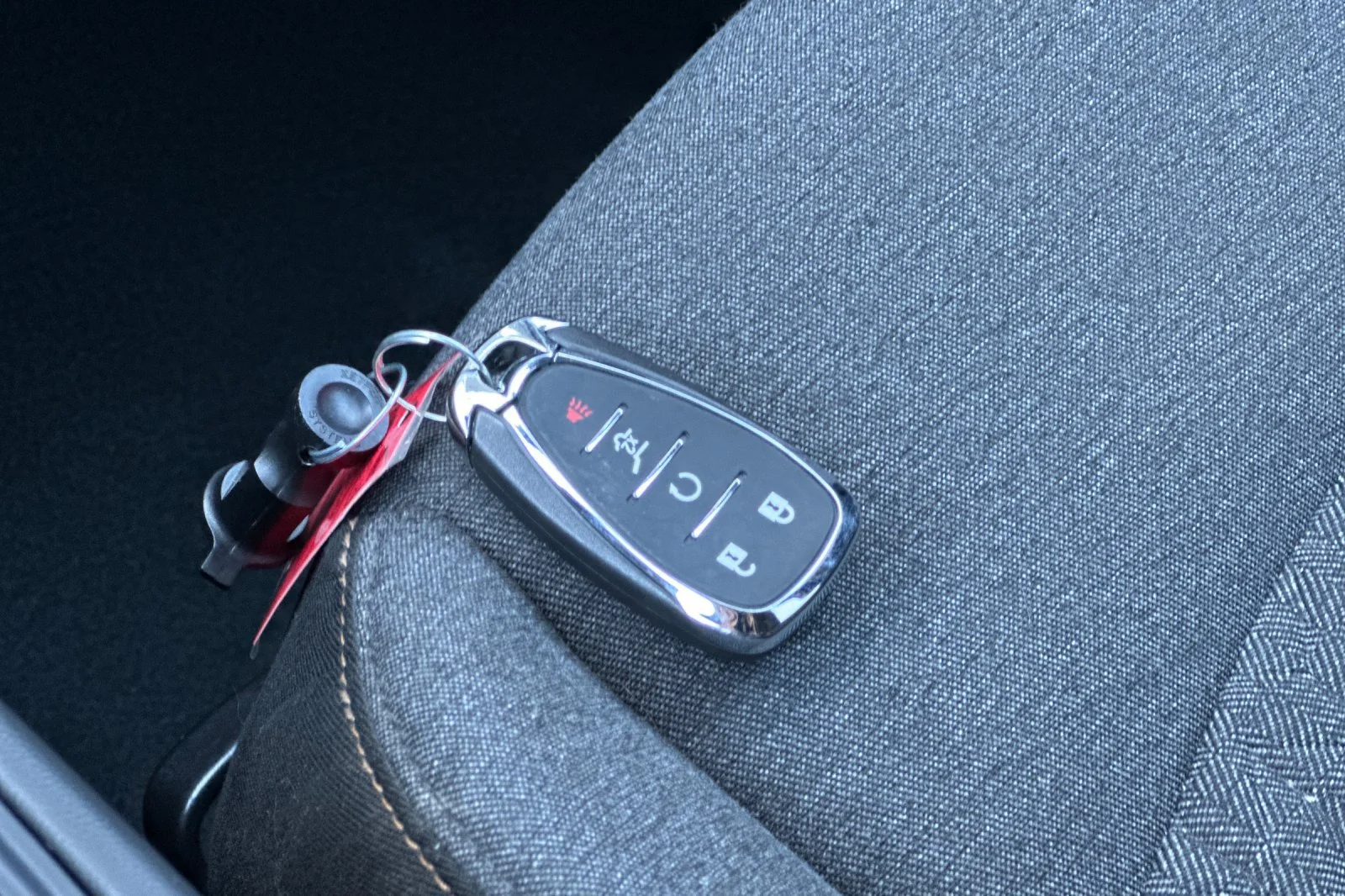 Used 2024 Summit White Chevrolet LT image 27