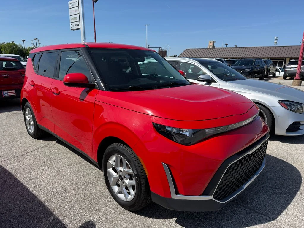 Used 2025 Red Kia LX image 27