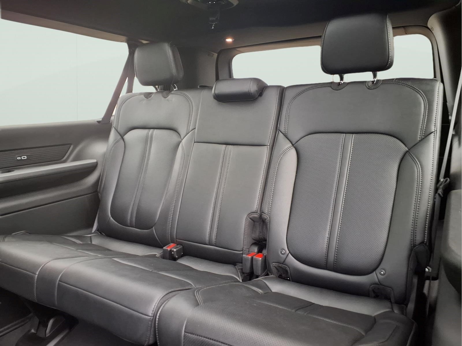 New 2026 Baltic-Gray Metallic Clear-Coat Exterior Paint Jeep Limited Reserve image 12