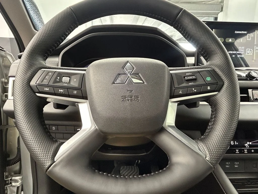 New 2026 Silver Alloy Mitsubishi SE image 25