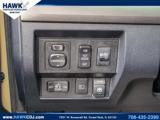 Used 2018  Toyota SR5 image 14