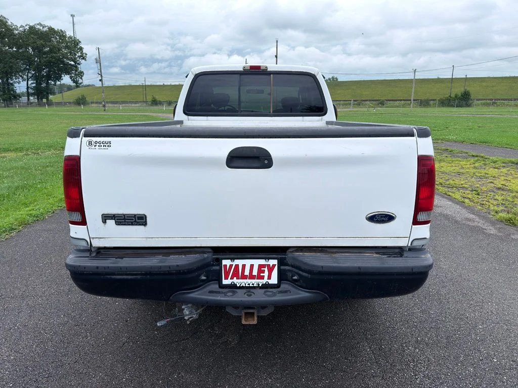Used 2004 White Ford  image 8