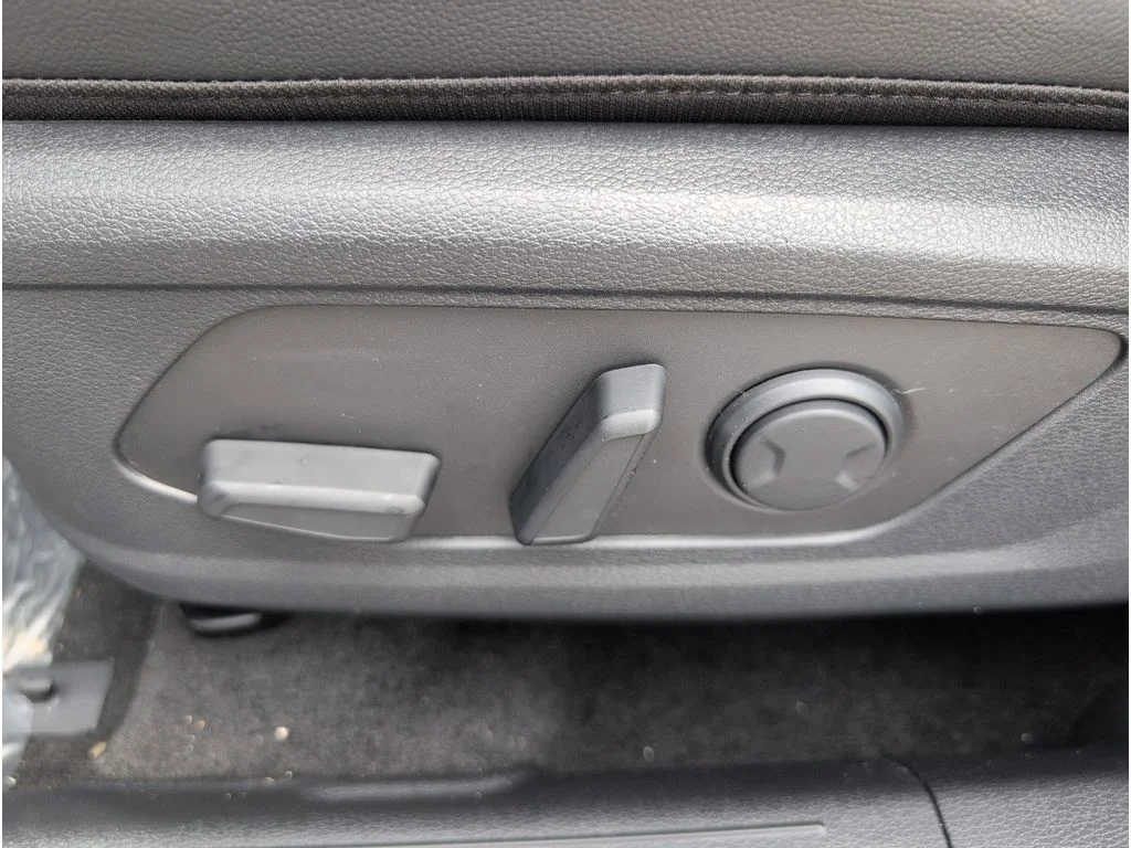 New 2026 Glacial White Pearl Kia EX image 11