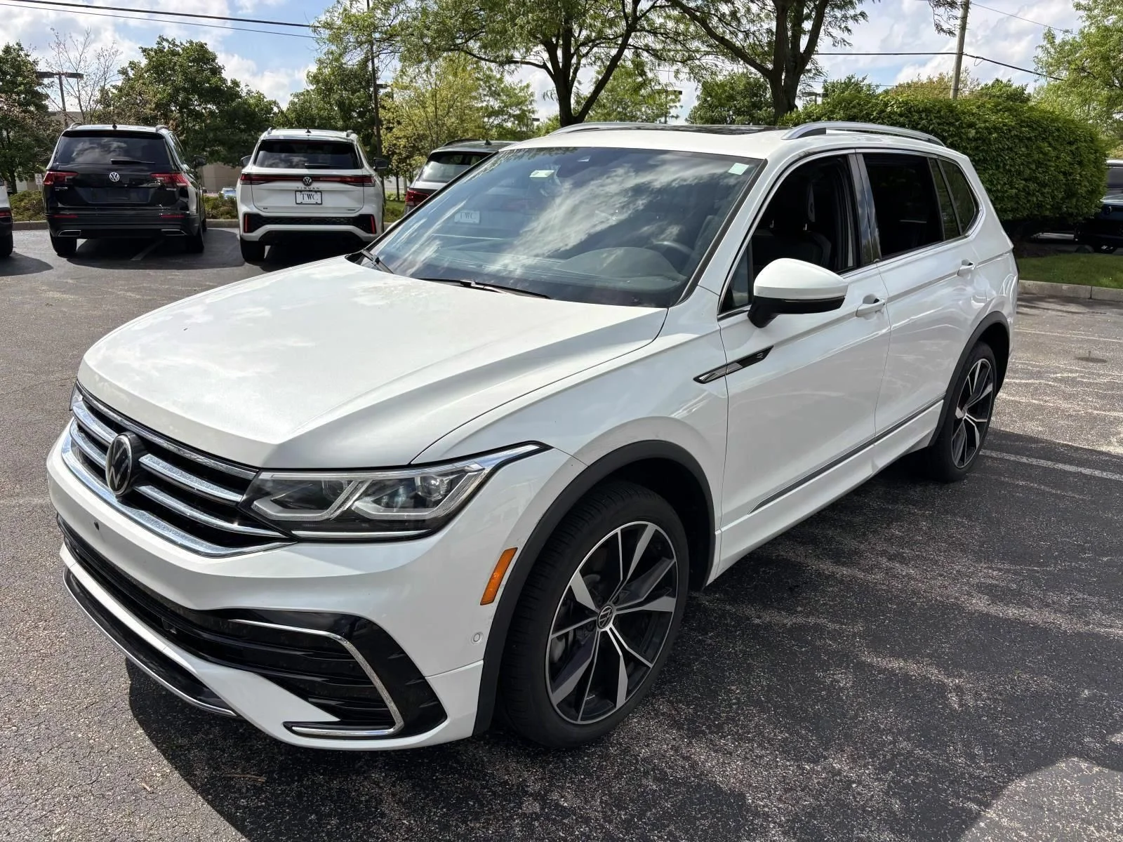 2024 Volkswagen Tiguan 2.0T SEL R-Line 4Motion's photo