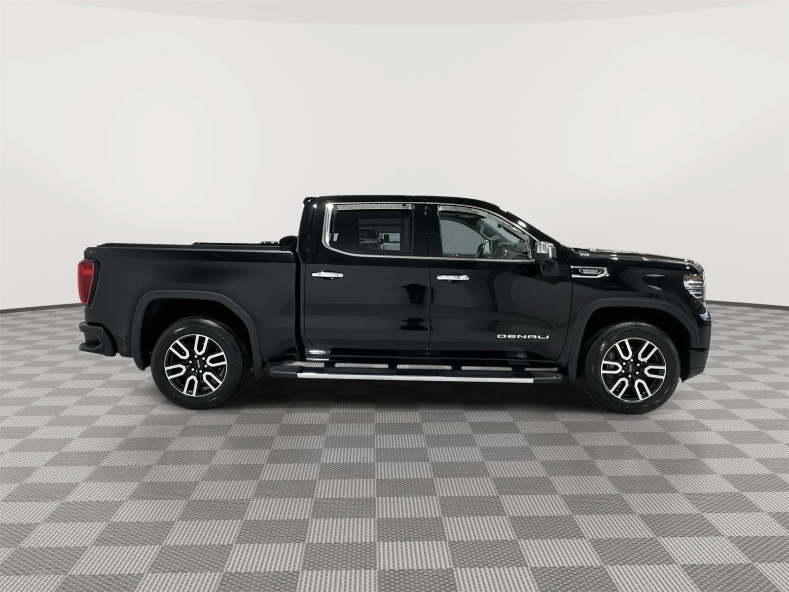 Used 2022 Onyx Black GMC Denali image 6