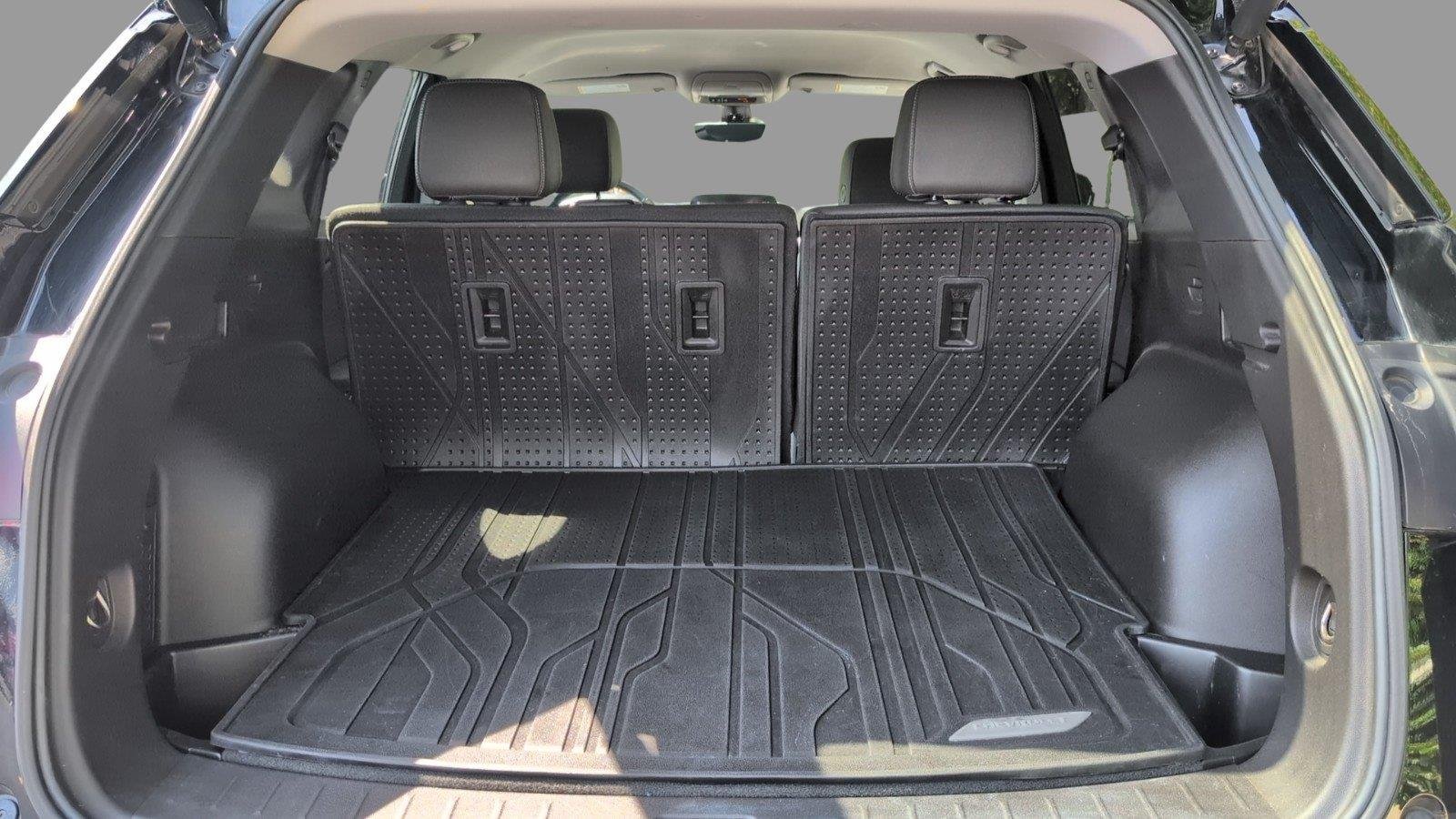 Used 2023 BLACK Chevrolet LT image 5