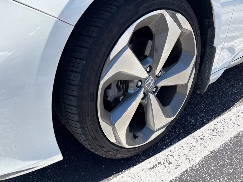 Used 2018 White Honda Touring image 6