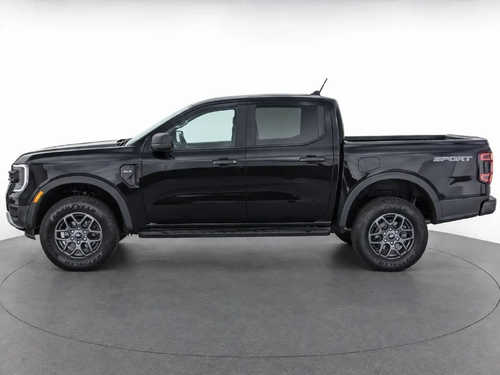 Used 2025 Black Ford XLT image 7
