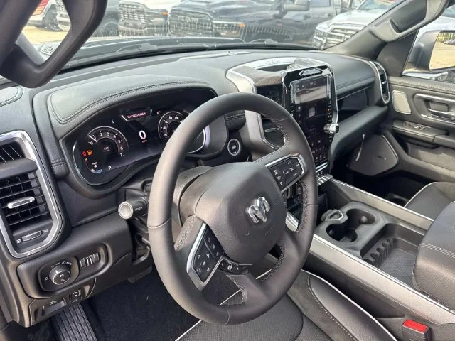 New 2027 Diamond Black Crystal Pearl-Coat Exterior Paint RAM Laramie image 43