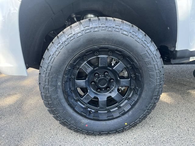 Used 2022 Summit White Chevrolet Z71 image 29