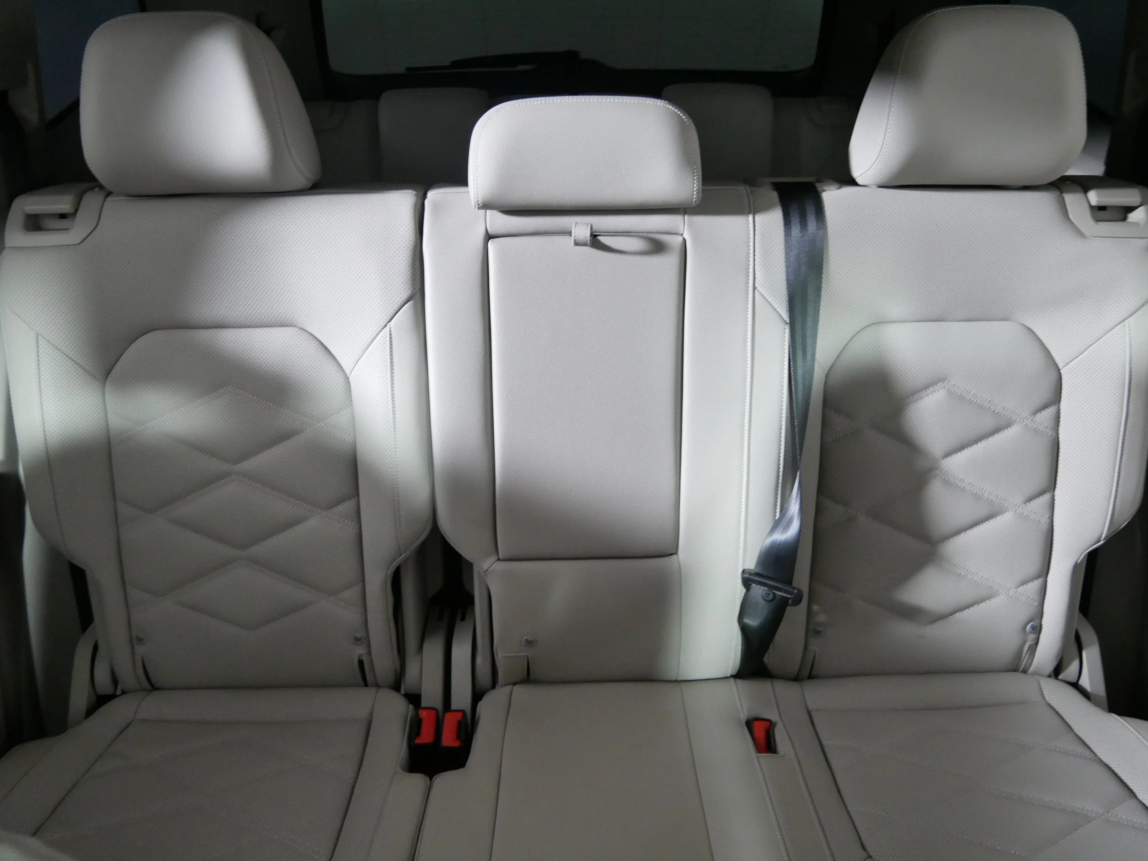 Used 2025 Pure White Volkswagen 2.0T SE image 13
