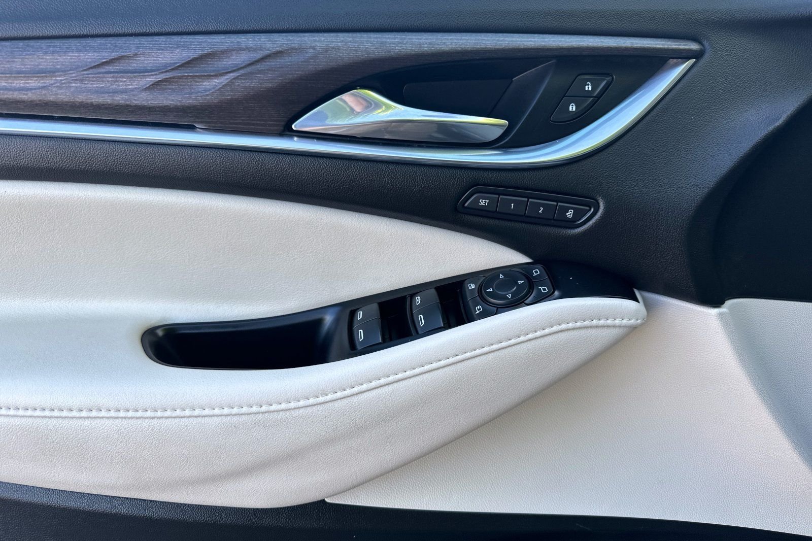 Used 2024 Green Buick Avenir image 11