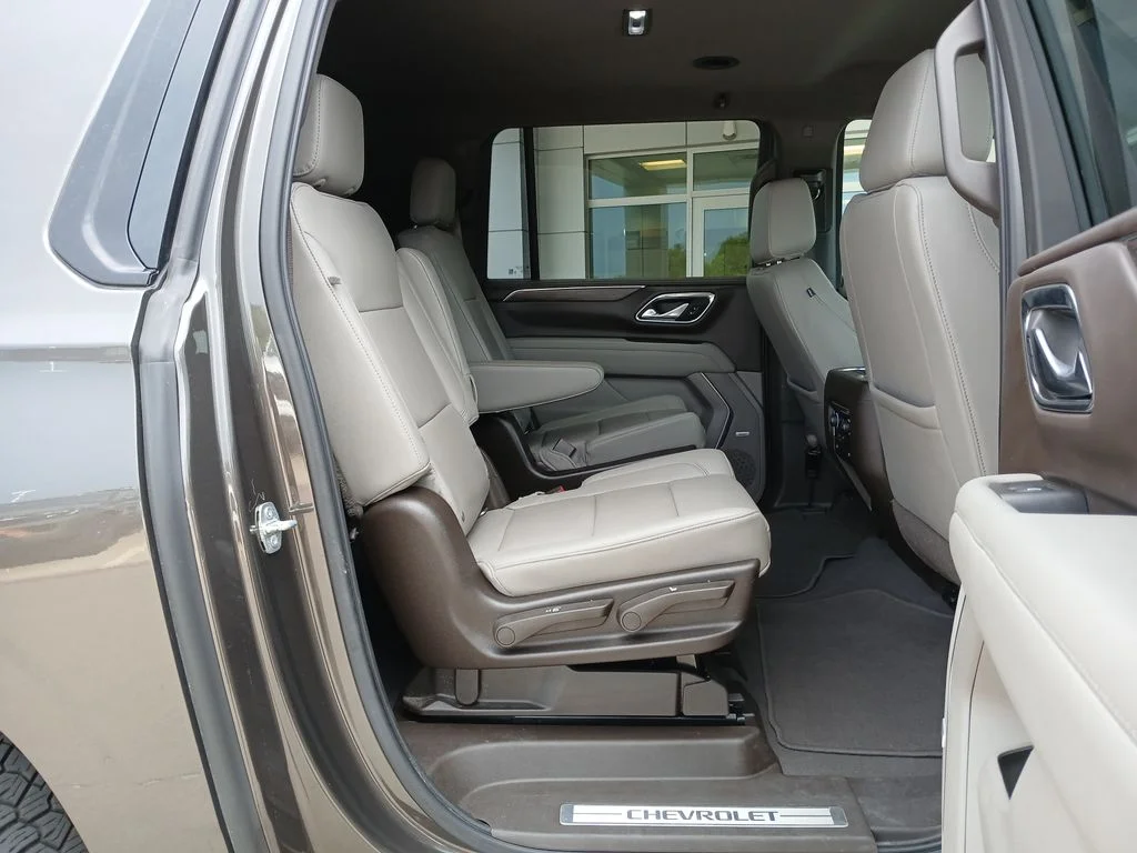 Used 2021 Gray Chevrolet Z71 image 28