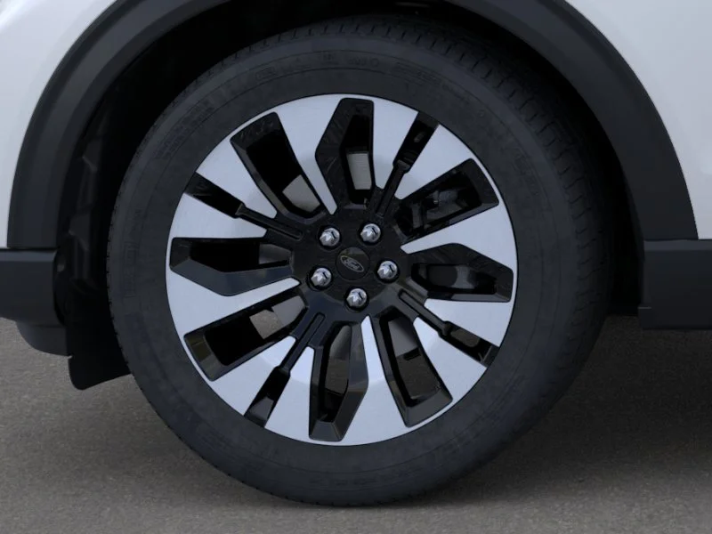 New 2026 Star White Metallic Tri-Coat Ford Platinum™ image 56