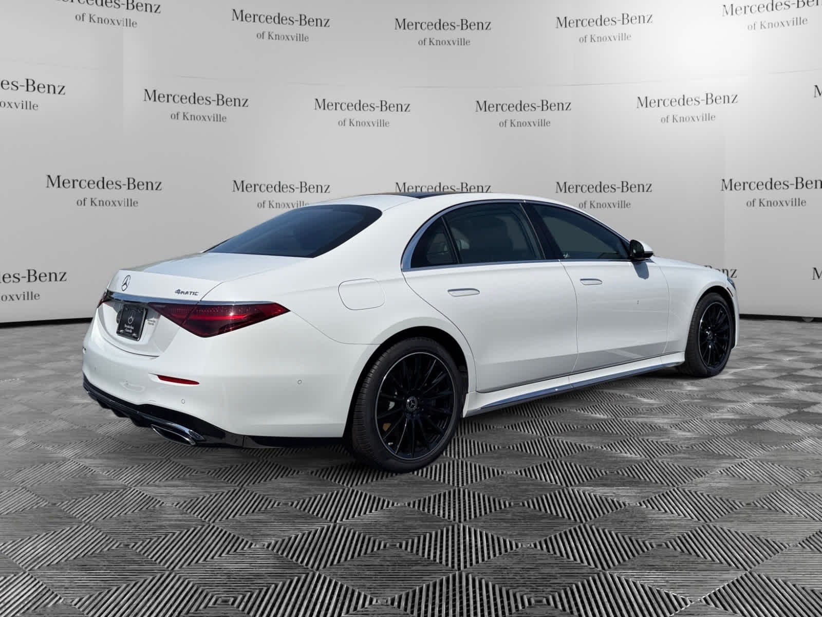 New 2026 MANUFAKTUR Moonlight White Metallic Mercedes-Benz S 500 image 5