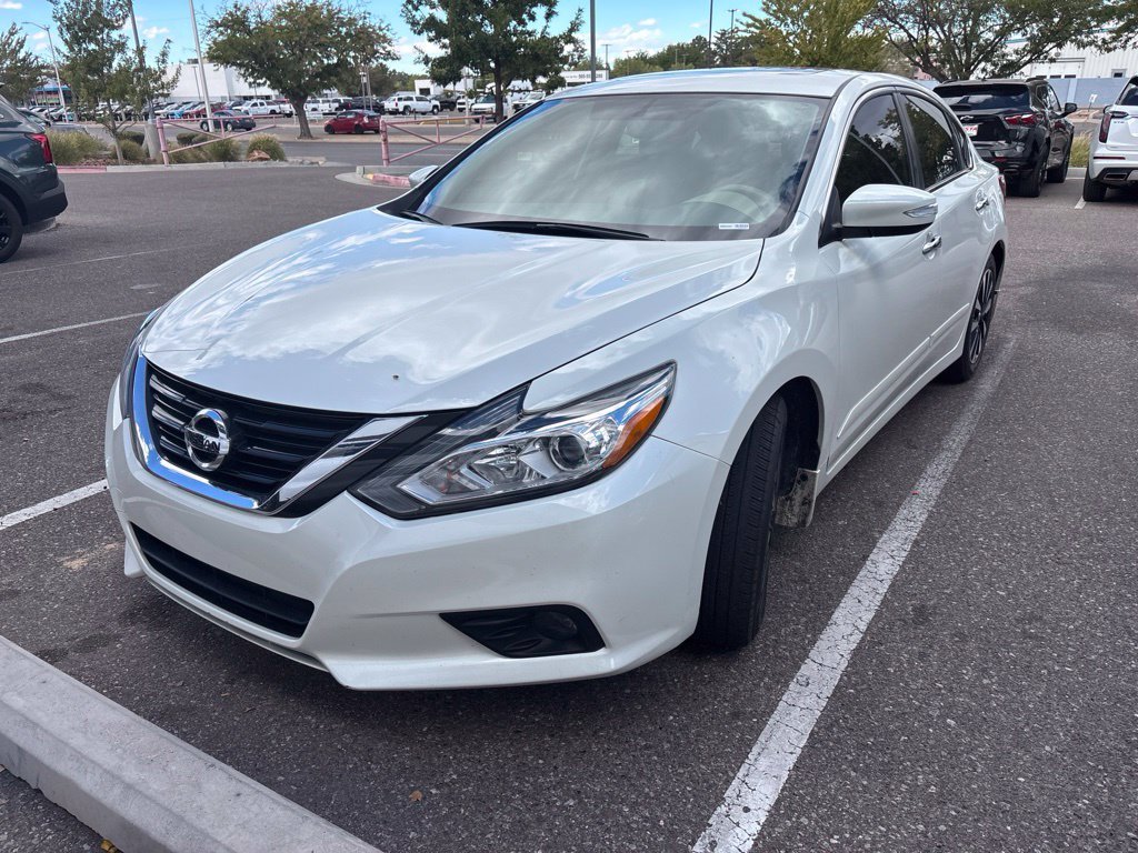 Used 2018 White Nissan 2.5 SV image 2