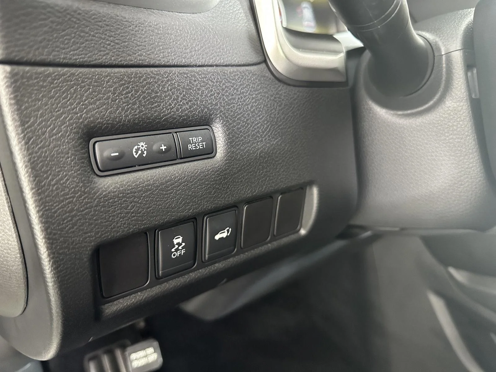 Used 2016 Brilliant Silver Metallic Nissan SL image 21