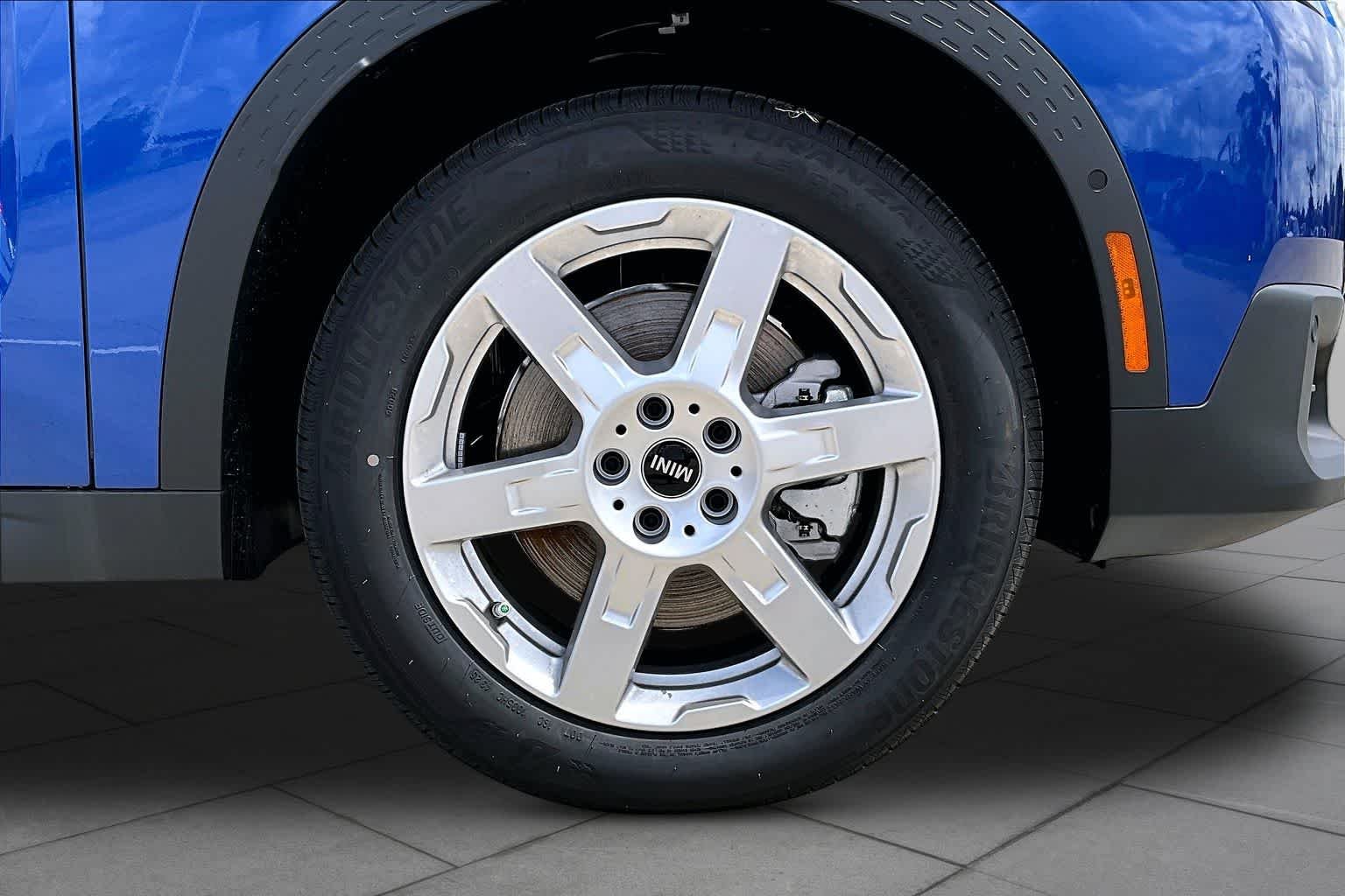 New 2026 Blazing Blue Metallic MINI Signature Plus image 11