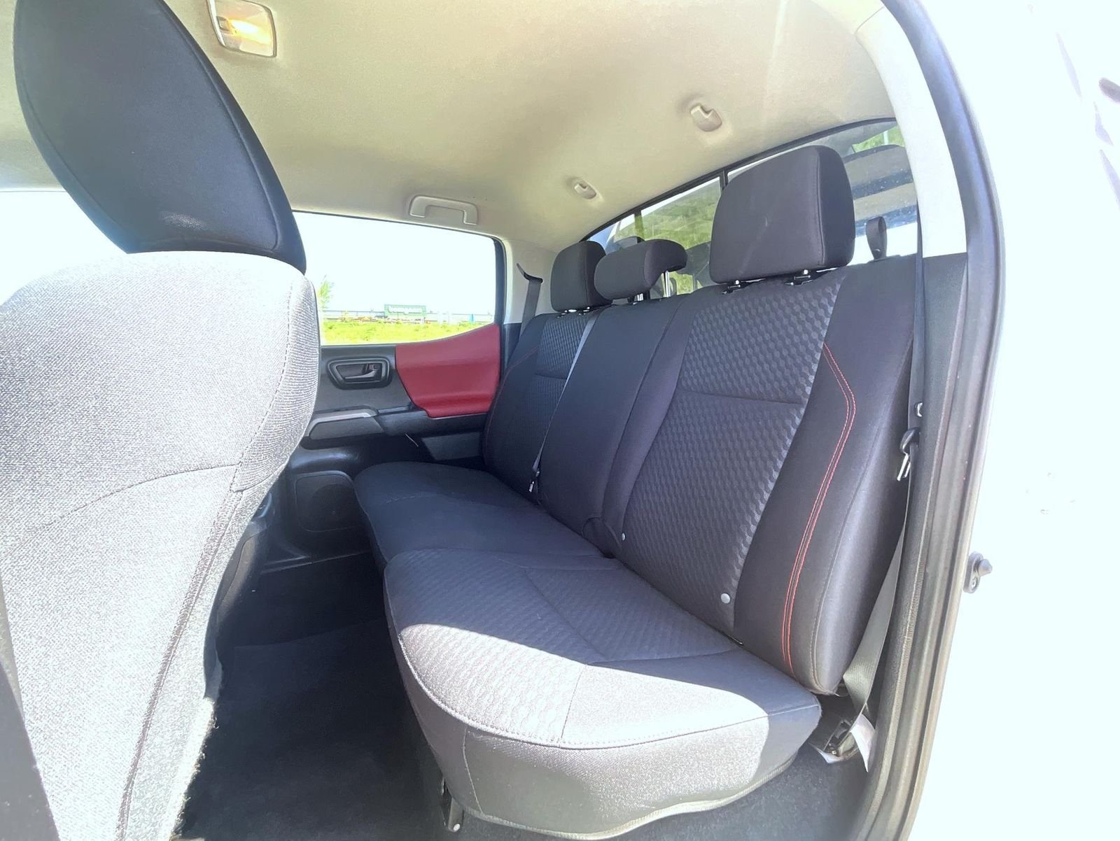 Used 2022 White Toyota SR5 image 20