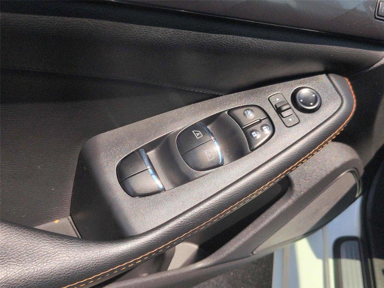 Used 2023  NISSAN SR image 16