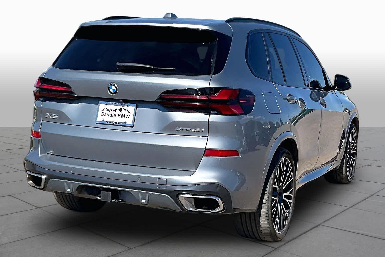 Used 2024 Skyscraper Grey Metallic BMW xDrive40i image 10