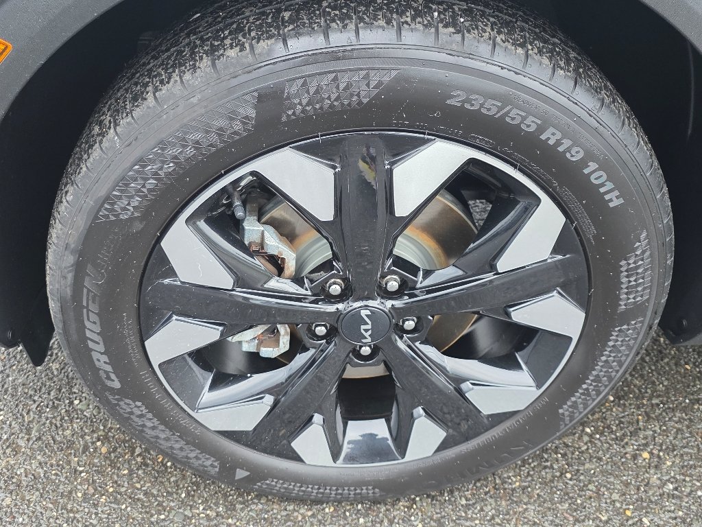 Used 2023 Ebony Black Kia X-Line image 34