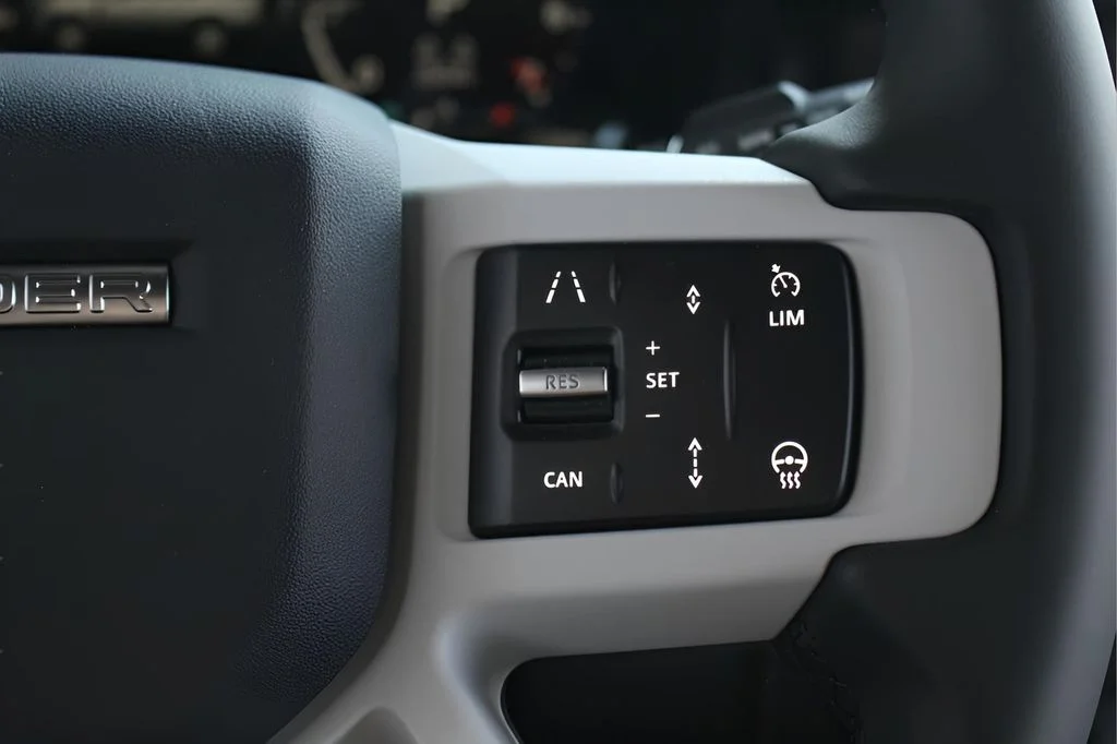 2025 Land Rover Defender X-Dynamic SE - Photo 22