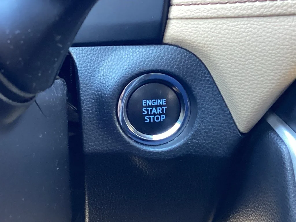 Used 2020  Toyota XLE Premium image 36