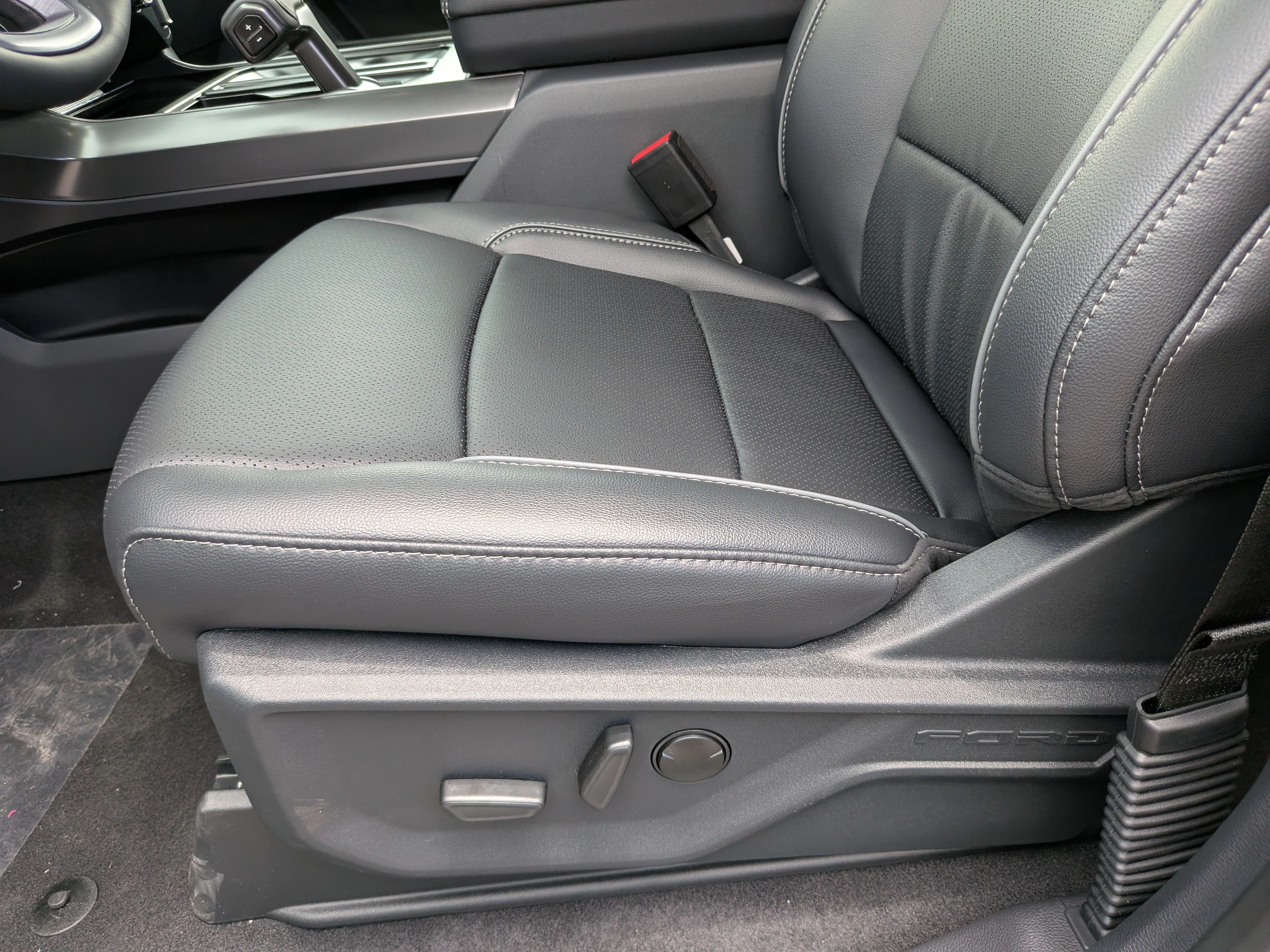 New 2026 Avalanche Ford Lariat® image 18
