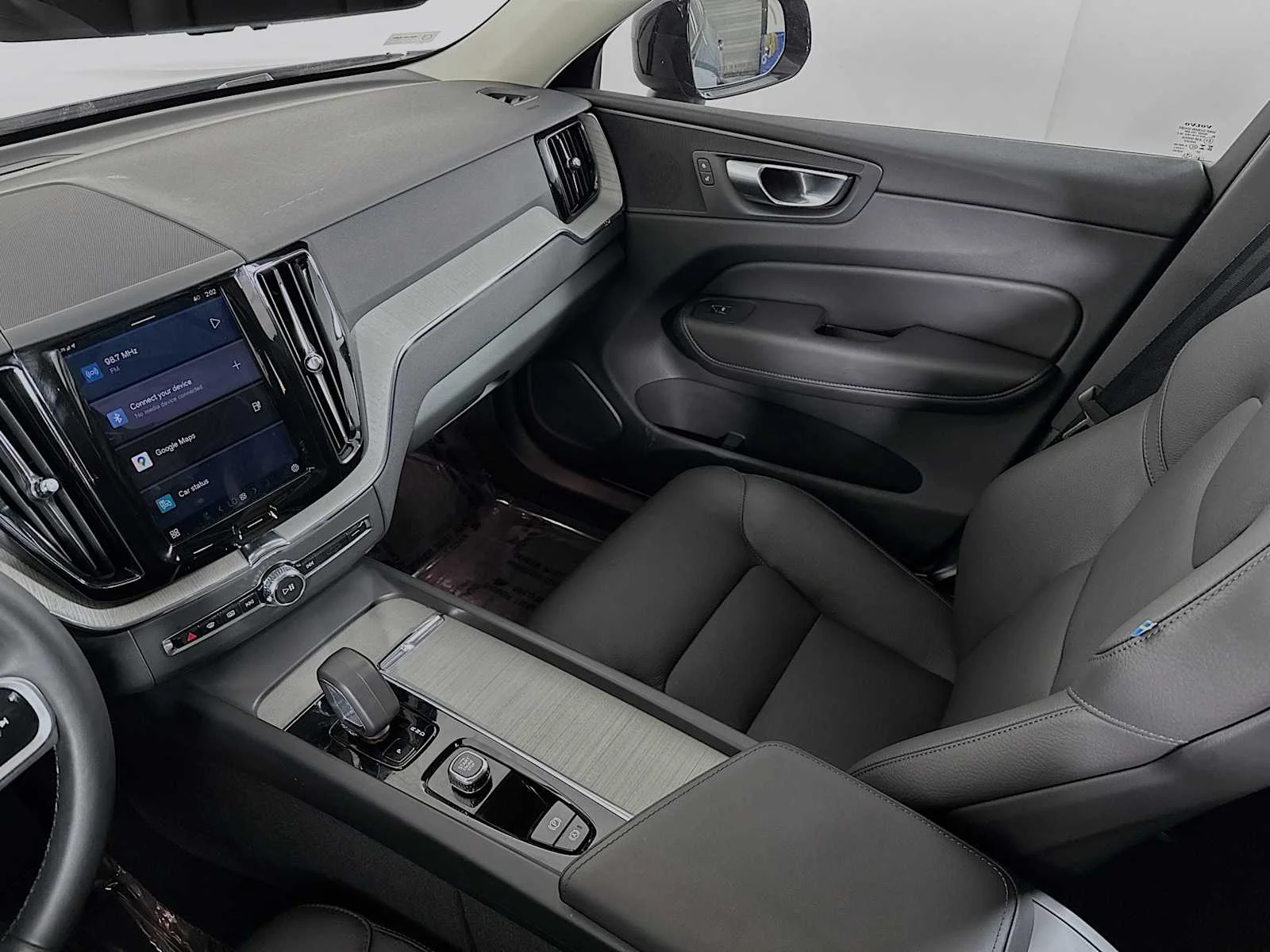 2025 Volvo XC60 Plus - Photo 22