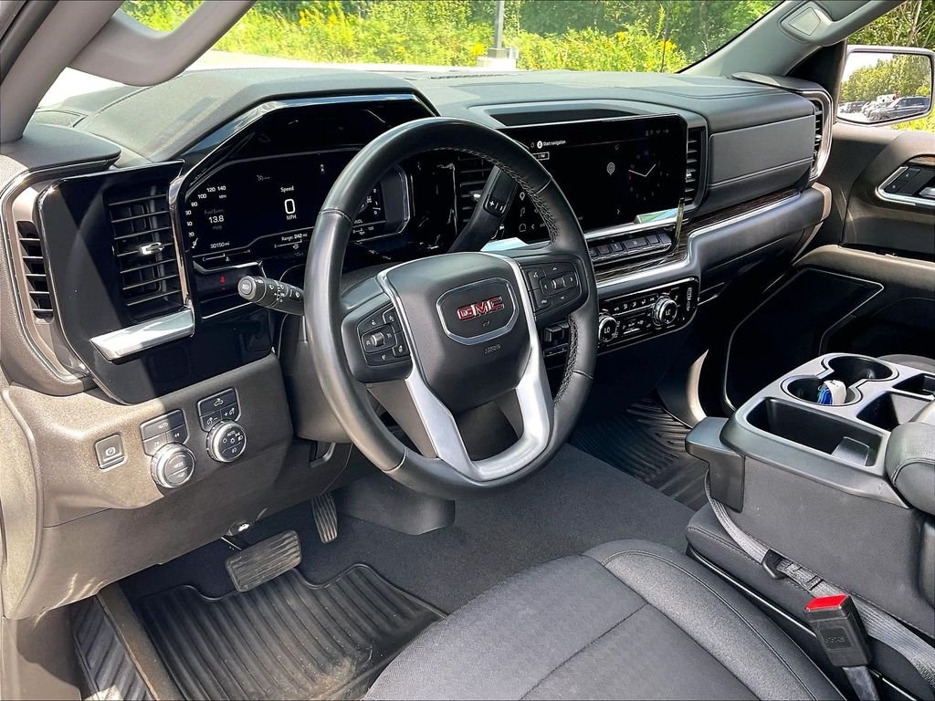 Used 2025 Summit White GMC Elevation image 8