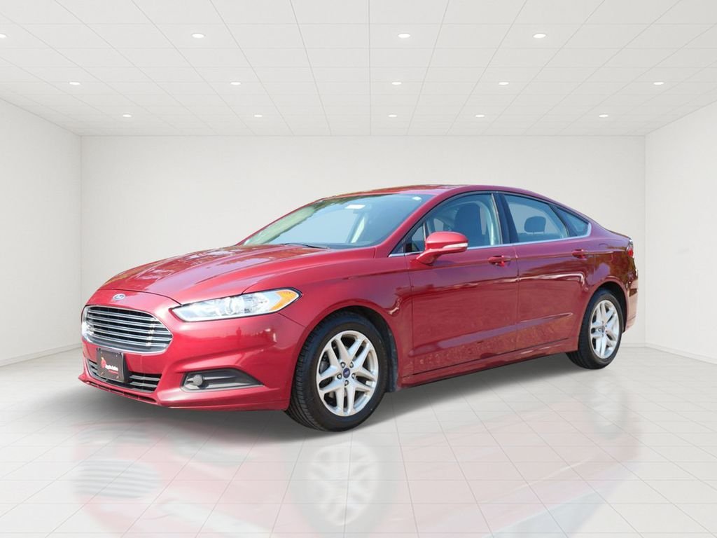 Used 2015 Red Ford SE image 2