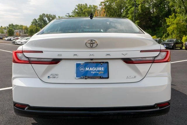 Used 2025 Pearl Toyota XLE image 7