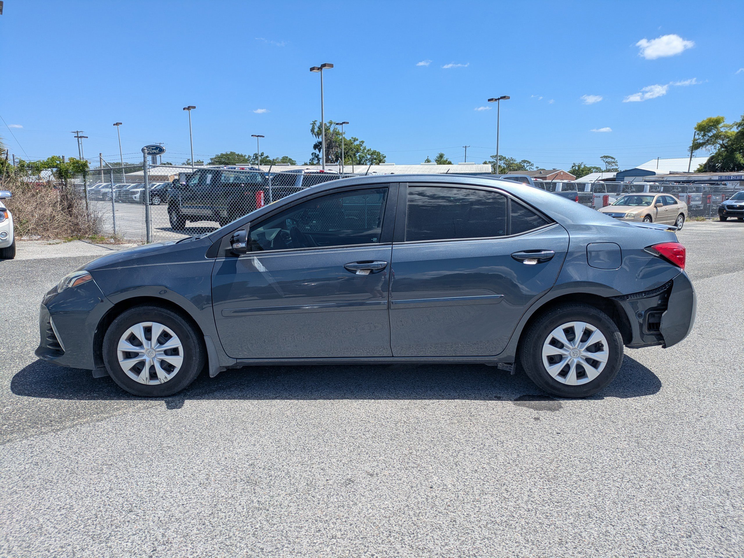 Used 2017  Toyota LE image 6