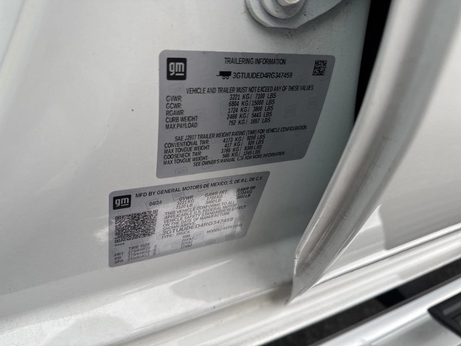 Used 2024 Summit White GMC SLT image 39