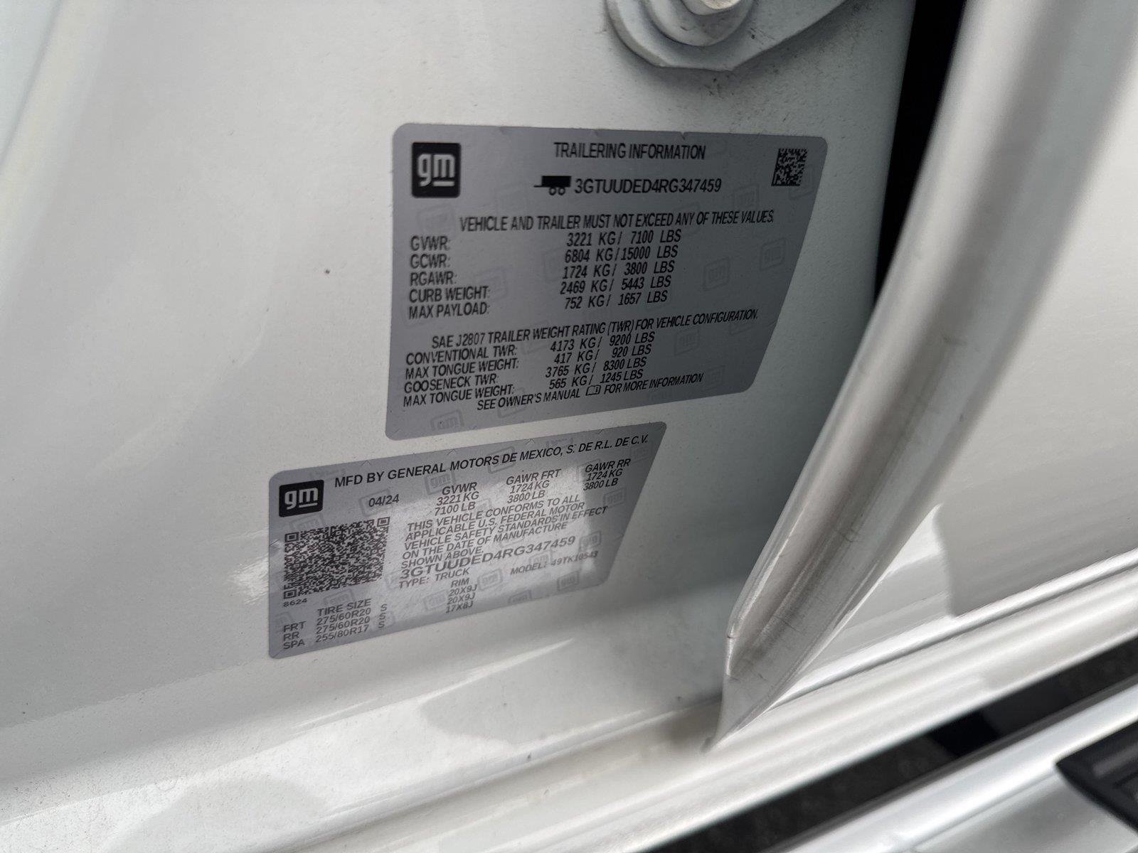 Used 2024 Summit White GMC SLT image 39