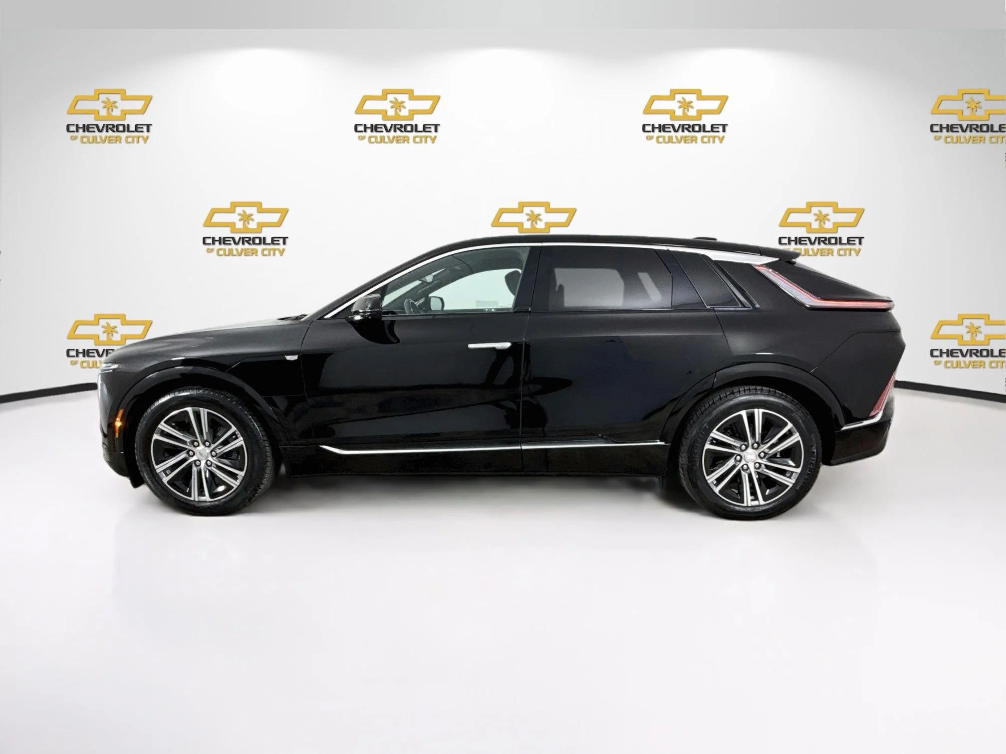 Used 2023 Stellar Black Metallic Cadillac Luxury image 5