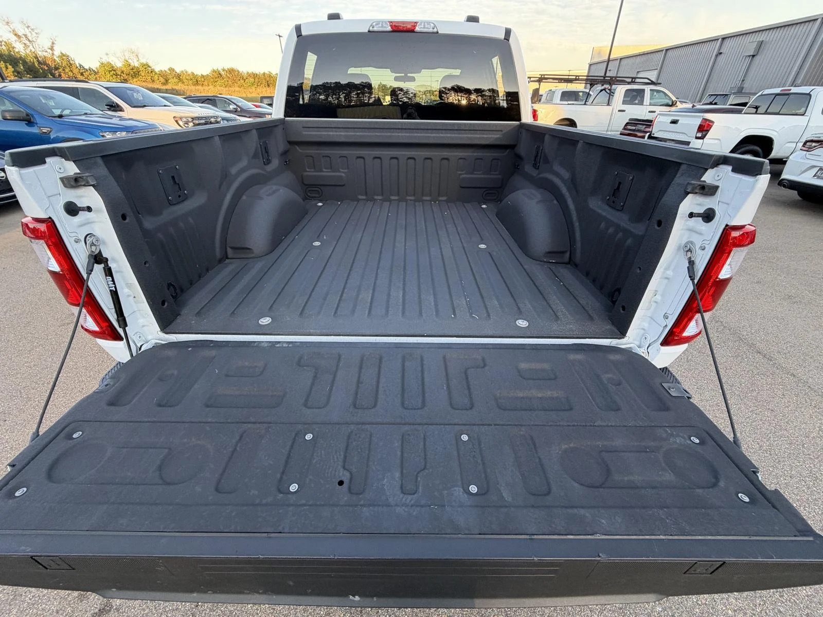 Used 2021 Oxford White Ford XL image 18