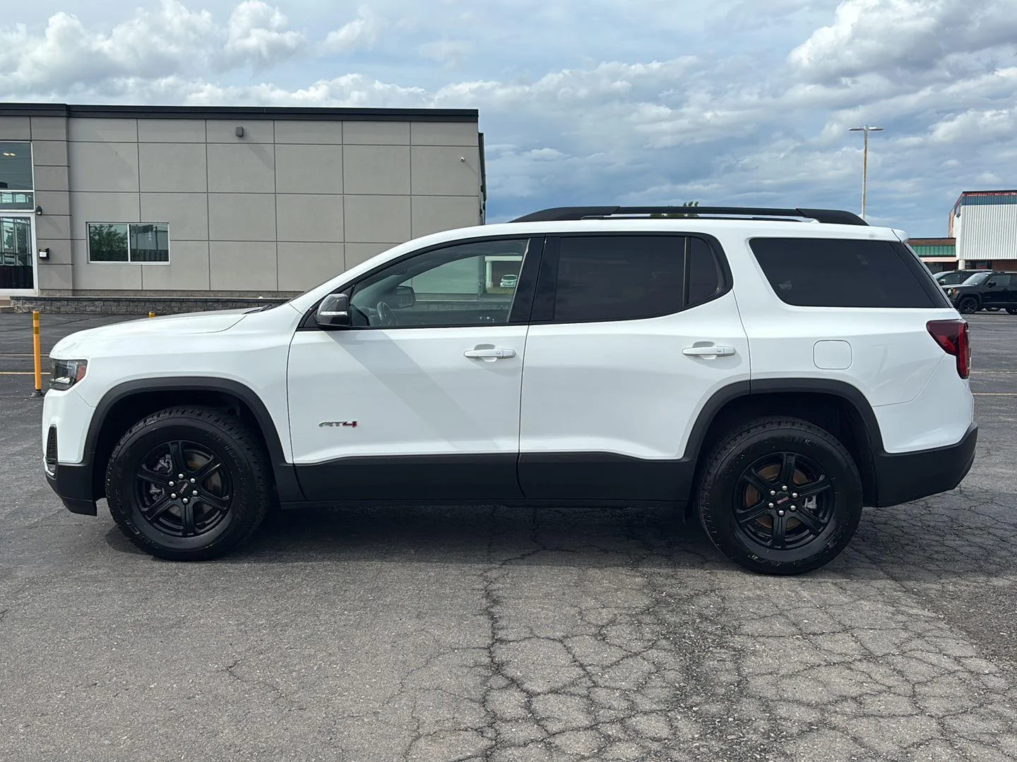 Used 2023 Summit White GMC AT4 image 4