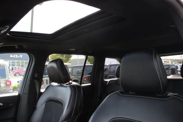 Used 2023 White Jeep Altitude X image 21