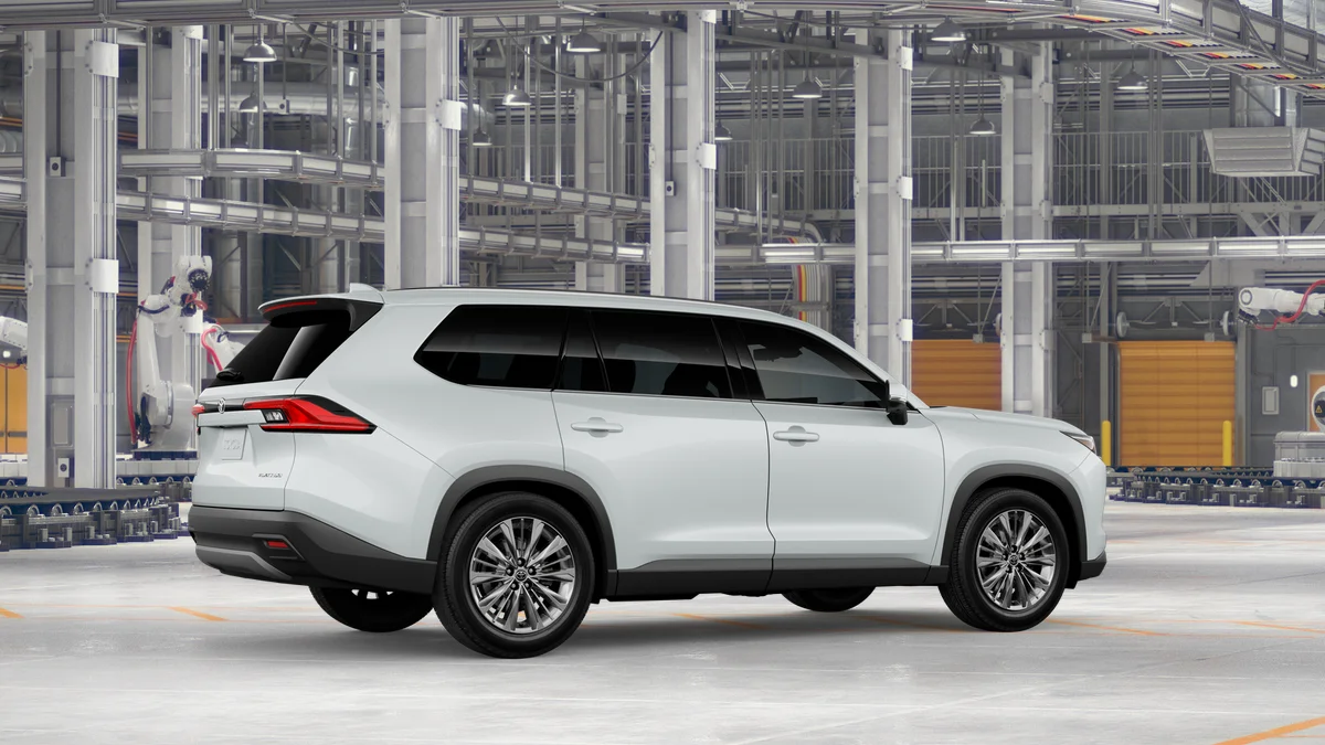 New 2026 Wind Chill Pearl Toyota Platinum image 11