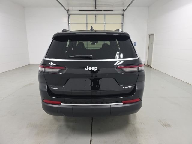 New 2026 Diamond Black Crystal Pearl-Coat Exterior Paint Jeep Limited image 6