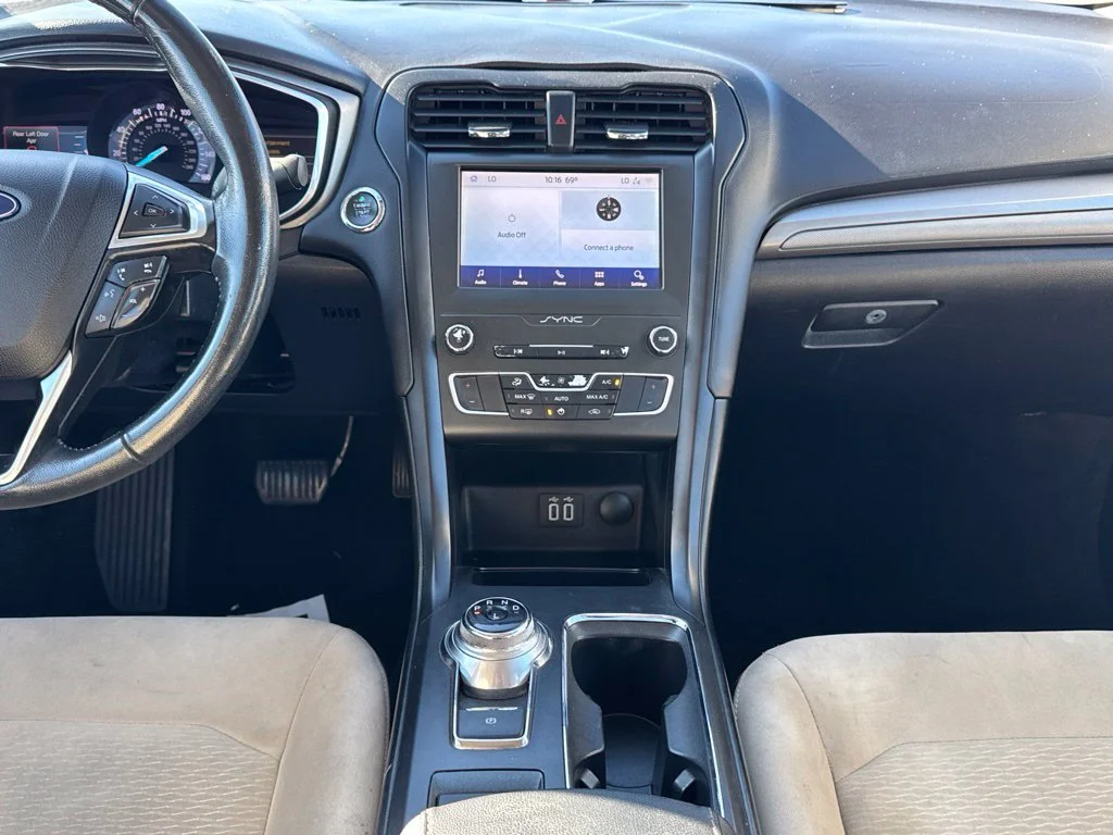 2020 Ford Fusion SE - Photo 17