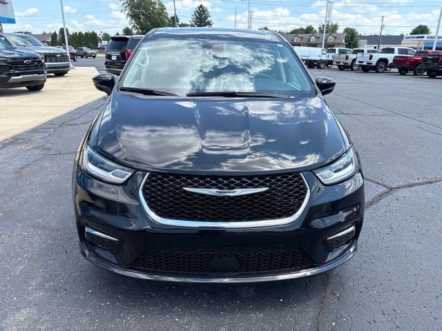 Used 2024 Black Chrysler Touring L image 10