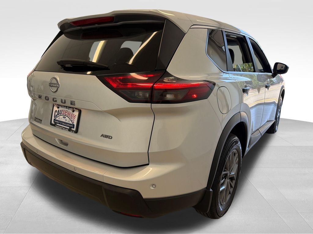 Used 2024 Silver Nissan S image 7
