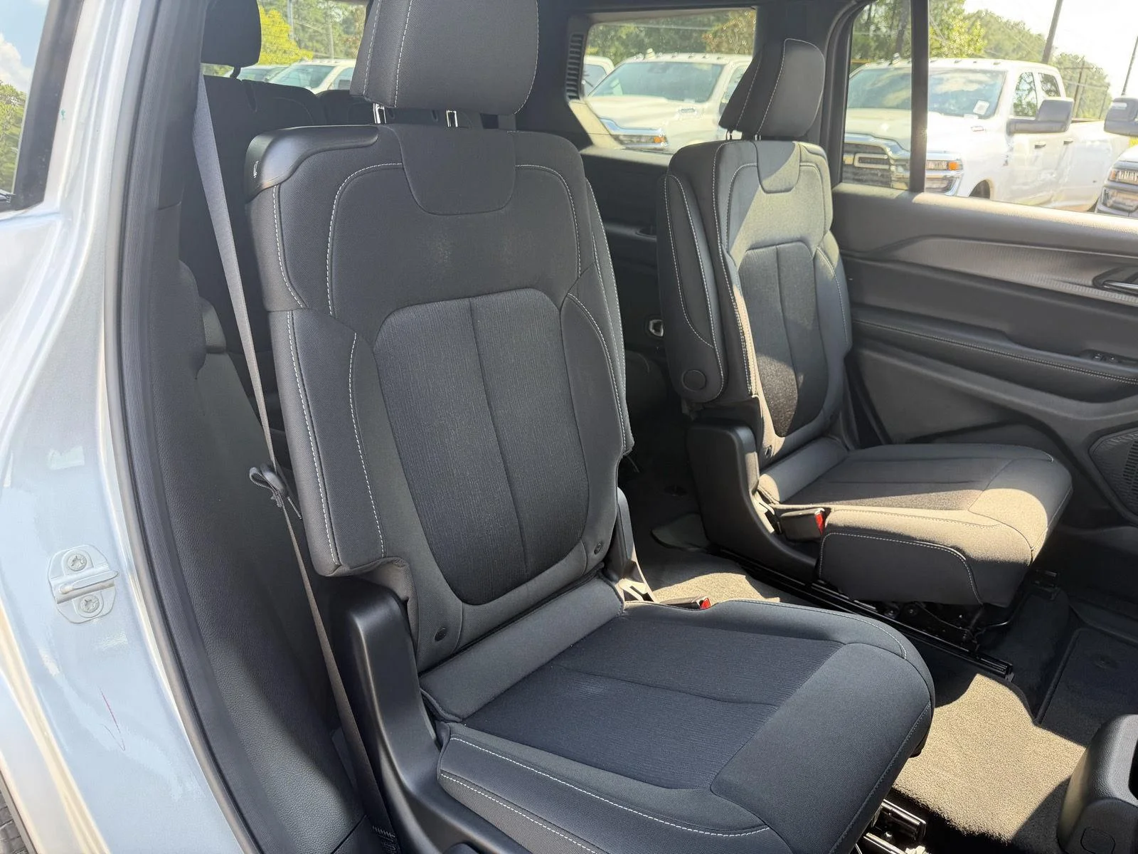 New 2026 Silver Zynith Exterior Paint Jeep Laredo image 21